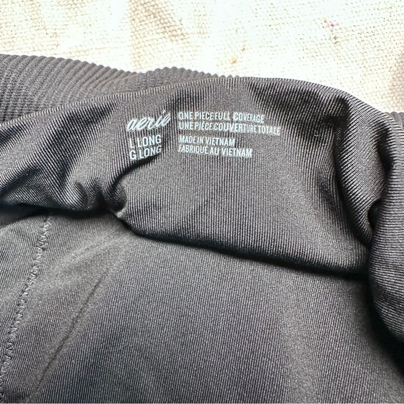 Andie Black Women L One Piece Swimsuit Cutout Bow Detail Removable pads & Straps - Picture 8 of 15